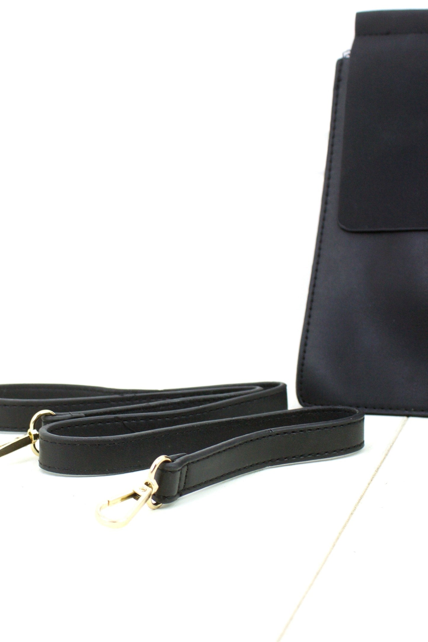 Kia Black Chain Bag
