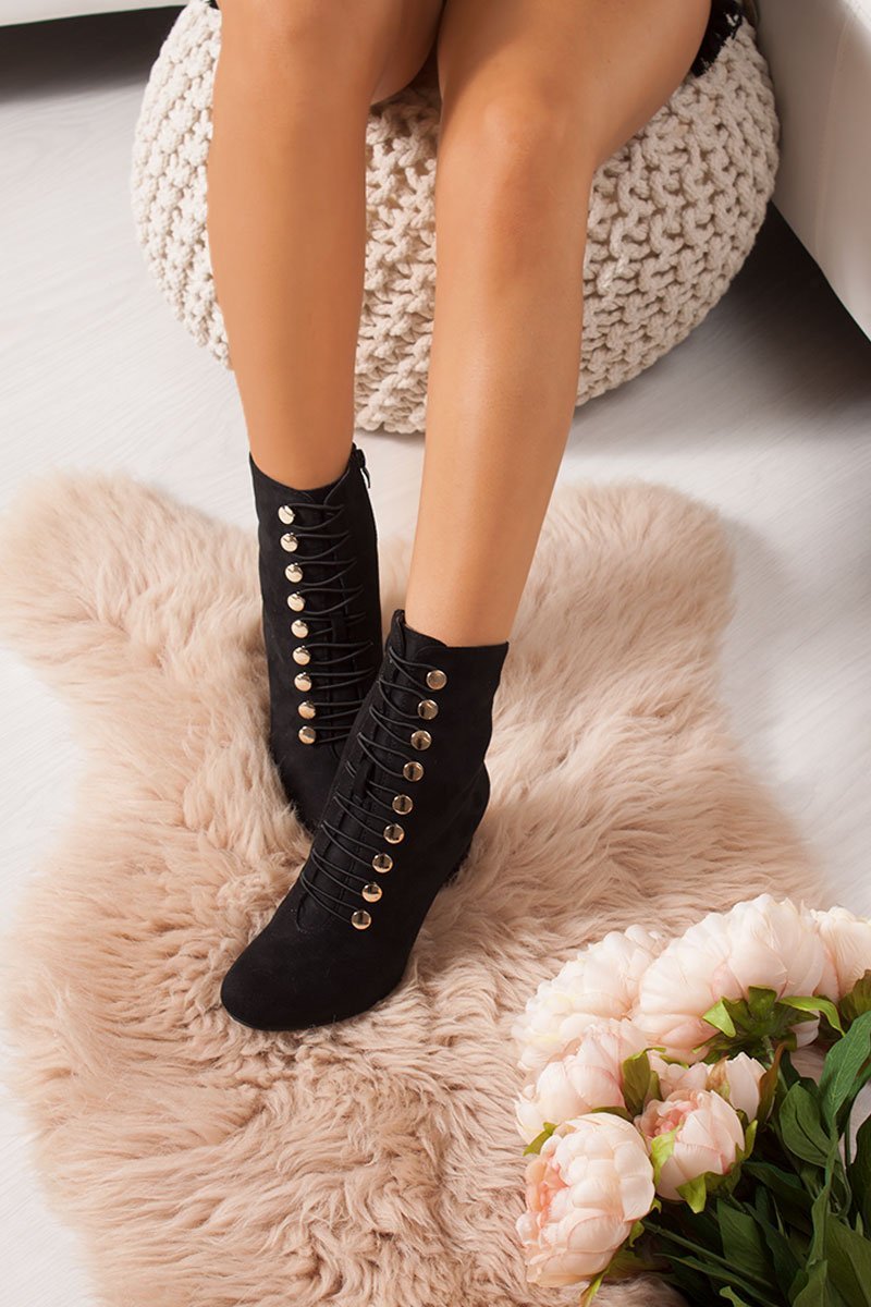 Zara Black Button Detailed Heeled Boots